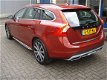 Volvo V60 - 2.4 D6 AWD Plug-In Hybrid Summum Schuif/kanteldak - Leder - Camera - 1 - Thumbnail