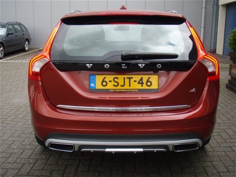 Volvo V60 - 2.4 D6 AWD Plug-In Hybrid Summum Schuif/kanteldak - Leder - Camera - 1