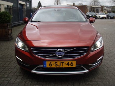 Volvo V60 - 2.4 D6 AWD Plug-In Hybrid Summum Schuif/kanteldak - Leder - Camera - 1