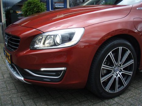 Volvo V60 - 2.4 D6 AWD Plug-In Hybrid Summum Schuif/kanteldak - Leder - Camera - 1