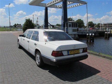 Mercedes-Benz E-klasse - 6 deurs Limo Boonacker verlengd Pullman - 1