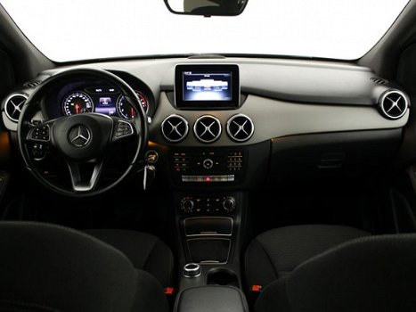 Mercedes-Benz B-klasse - 180 Automaat Navigatie, Cruise Controle. 