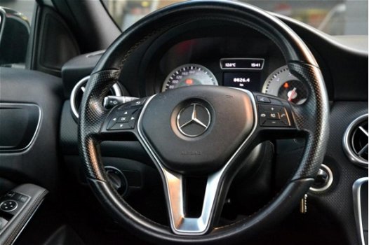 Mercedes-Benz A-klasse - A180 AMG Pakket Xenon/Led Camera Alcantara - 1