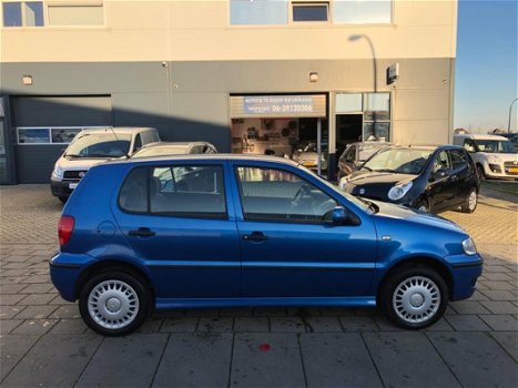 Volkswagen Polo - 1.4-16V Trendline - 1