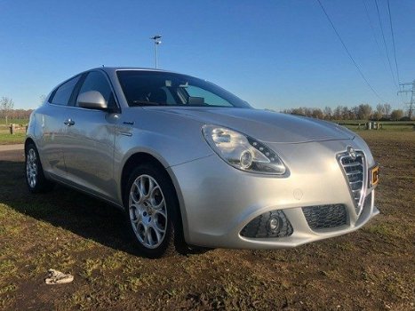 Alfa Romeo Giulietta - 2.0 JTDm Distinctive Navi*PDC*Cruise*Clima - 1