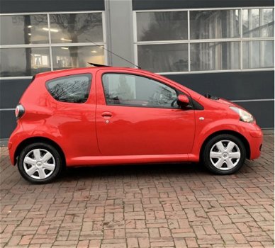 Toyota Aygo - 1.0-12V Comfort Automaat/Schuifdak km 85.000 Nap 2009 Dealer onderhouden 1e eigenaar - 1