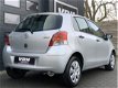 Toyota Yaris - 1.0 VVTI - AIRCO - EL PAKKET - APK - NIEUWSTAAT - 1 - Thumbnail