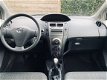 Toyota Yaris - 1.0 VVTI - AIRCO - EL PAKKET - APK - NIEUWSTAAT - 1 - Thumbnail