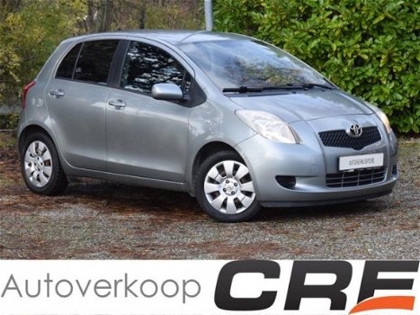 Toyota Yaris - 1.3 VVT-i Sol Automaat / stoelverwarming / navigatie / parkeersensoren / privacy glas - 1