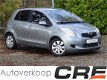 Toyota Yaris - 1.3 VVT-i Sol Automaat / stoelverwarming / navigatie / parkeersensoren / privacy glas - 1 - Thumbnail