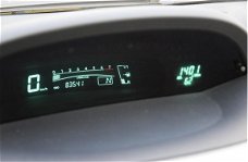 Toyota Yaris - 1.3 VVT-i Sol Automaat / stoelverwarming / navigatie / parkeersensoren / privacy glas