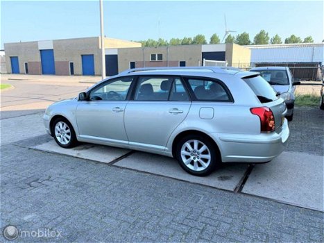 Toyota Avensis Wagon - 1.8 VVTi Linea Luna - 1