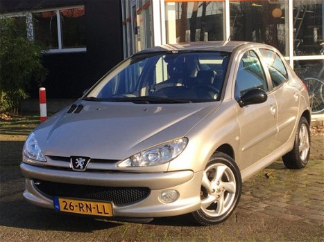 Peugeot 206 - 1.6-16V Griffe *Climate control*Leer*97.535 km*APK 12-2020 - 1