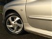 Peugeot 206 - 1.6-16V Griffe *Climate control*Leer*97.535 km*APK 12-2020 - 1 - Thumbnail