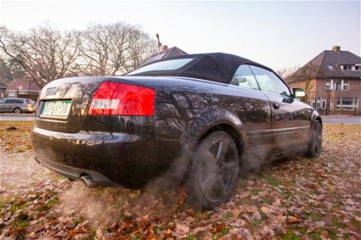 Audi A4 Cabriolet - 3.0 V6 Exclusive Nette Audi, met documentatie Krijgt bij aflevering nieuwe APK - 1