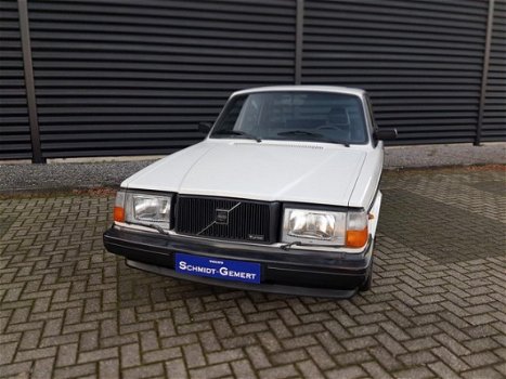 Volvo 240 - 2.0 Turbo Overdrive Wit met zwart lederen bekleding in zeldzaam mooie staat - 1