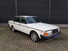 Volvo 240 - 2.0 Turbo Overdrive Wit met zwart lederen bekleding in zeldzaam mooie staat