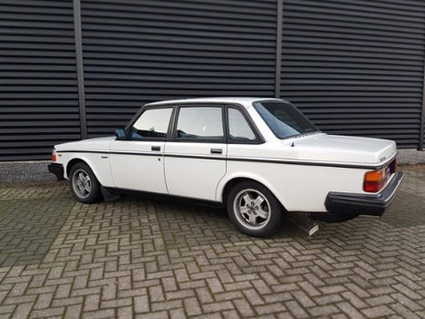 Volvo 240 - 2.0 Turbo Overdrive Wit met zwart lederen bekleding in zeldzaam mooie staat - 1