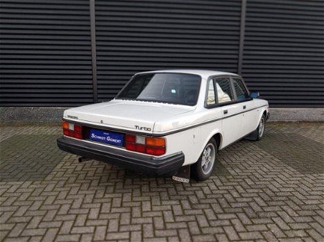 Volvo 240 - 2.0 Turbo Overdrive Wit met zwart lederen bekleding in zeldzaam mooie staat - 1