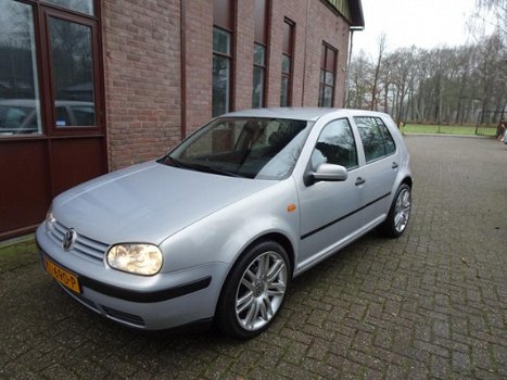 Volkswagen Golf - 1