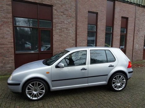 Volkswagen Golf - 1