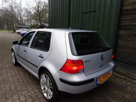 Volkswagen Golf - 1