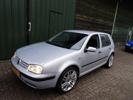 Volkswagen Golf - 1