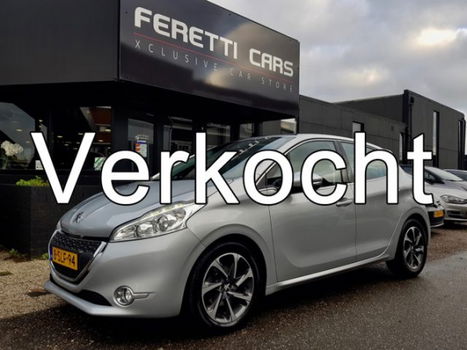 Peugeot 208 - 1.6 e-HDi 5DRS BLUE EXECUTIVE PANODAK NAVI LED LMV PDC TREKHAAK - 1