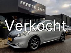 Peugeot 208 - 1.6 e-HDi 5DRS BLUE EXECUTIVE PANODAK NAVI LED LMV PDC TREKHAAK