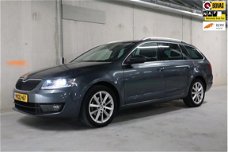 Skoda Octavia Combi - 1.4 TSI Greentech Elegance Businessline Automaat | Xenon | Trekhaak | Navi |