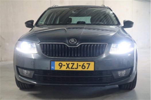 Skoda Octavia Combi - 1.4 TSI Greentech Elegance Businessline Automaat | Xenon | Trekhaak | Navi | - 1