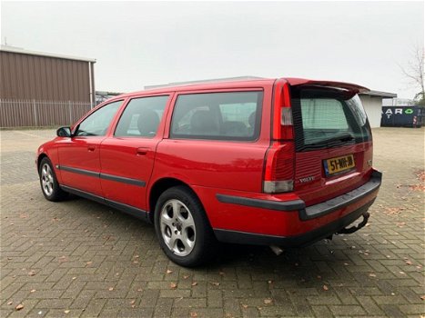 Volvo V70 - 2.4 D5 ✅NAP, LEDER, AIRCO, CRUISE, STOELVERW, BLUETOOTH, BOEKJES, 2XSLEUTELS - 1