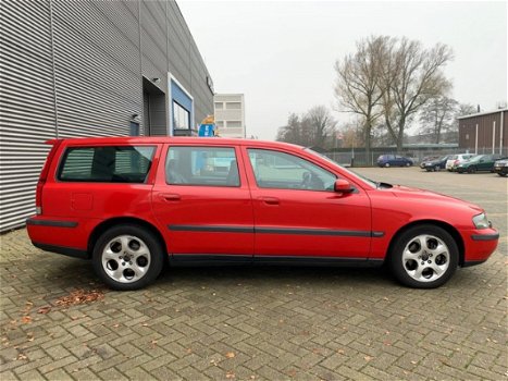 Volvo V70 - 2.4 D5 ✅NAP, LEDER, AIRCO, CRUISE, STOELVERW, BLUETOOTH, BOEKJES, 2XSLEUTELS - 1