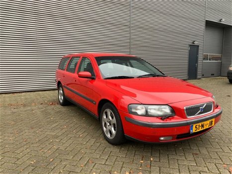 Volvo V70 - 2.4 D5 ✅NAP, LEDER, AIRCO, CRUISE, STOELVERW, BLUETOOTH, BOEKJES, 2XSLEUTELS - 1