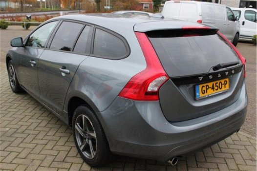 Volvo V60 - - 2.0 T3 Kinetic NAVI / CRUISE EN CLIMATCONTR - 1