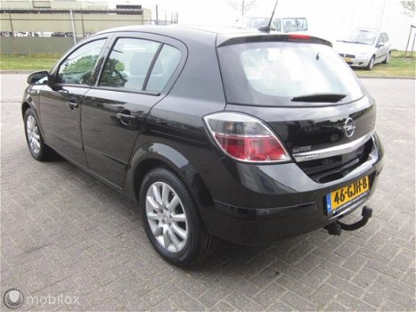 Opel Astra - 1.6 Temptation Airco Lm velgen PDC Navi Trekh NAP - 1