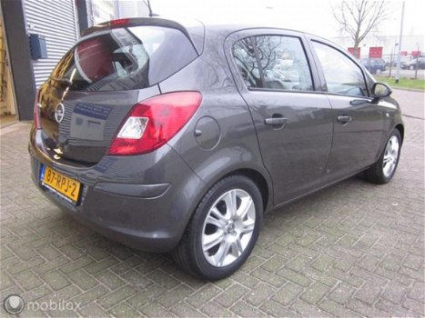 Opel Corsa - 14 16V 100pk Cosmo 5 drs Airco Navi PDC LM NAP - 1