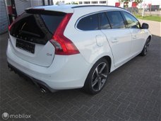 Volvo V60 - 2.0 D4 181PK R-design Half Leer 18'' Trekhaak Navi