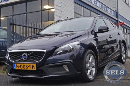 Volvo V40 Cross Country - 1.5 T3 Geartronic Momentum - 1