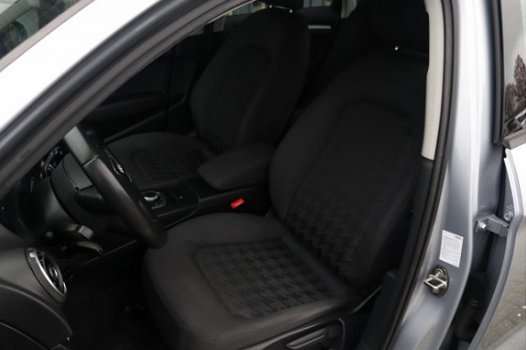 Audi A3 Limousine - 1.6 TDI Attr.Pro L. 50 procent deal 7.475, - ACTIE S-Tronic / Navi / Bluetooth / - 1