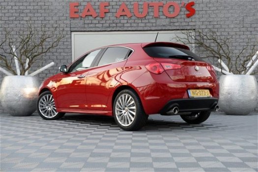 Alfa Romeo Giulietta - 1.4 T Distinctive / 170 PK / Navi / Ecc / Elec pakket / Cruise control / Pdc - 1