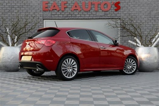 Alfa Romeo Giulietta - 1.4 T Distinctive / 170 PK / Navi / Ecc / Elec pakket / Cruise control / Pdc - 1