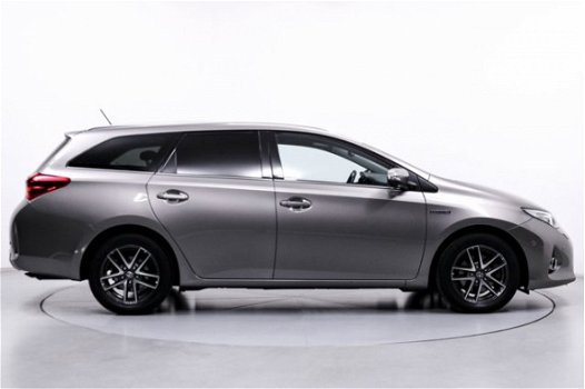 Toyota Auris Touring Sports - 1.8 Hybrid Navi ECC Panoramadak PDC Automatisch inparkeren Xenon Deale - 1