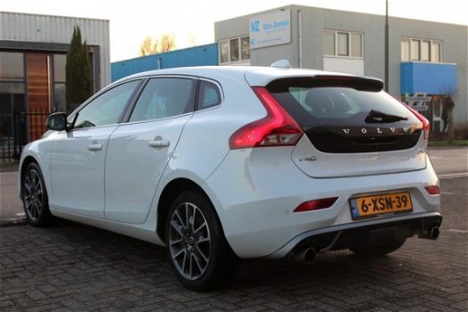 Volvo V40 - D4 190pk R-Design + Navi + 17 inch LMV + Leder + Pdc - 1