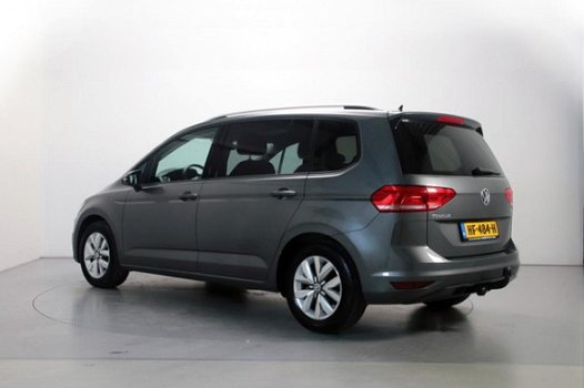 Volkswagen Touran - 1.2 TSI 110pk Highline 7p Navigatie Parkeersensoren App-Connect Climate Control - 1