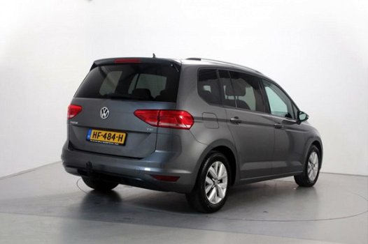 Volkswagen Touran - 1.2 TSI 110pk Highline 7p Navigatie Parkeersensoren App-Connect Climate Control - 1