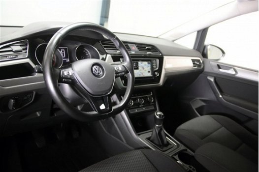 Volkswagen Touran - 1.2 TSI 110pk Highline 7p Navigatie Parkeersensoren App-Connect Climate Control - 1