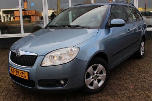 Skoda Fabia Combi - 1.6-16V Elegance Automaat/Trekhaak/Cruise/Clima/PDC - 1