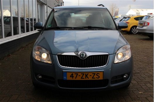 Skoda Fabia Combi - 1.6-16V Elegance Automaat/Trekhaak/Cruise/Clima/PDC - 1