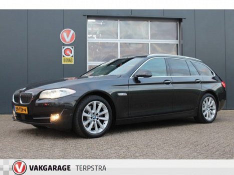 BMW 5-serie Touring - 530d (245pk) Automaat/ Camera/ XENON/ LEDER/ Sportstoelen/ Navi/ Clima/ Cruise - 1